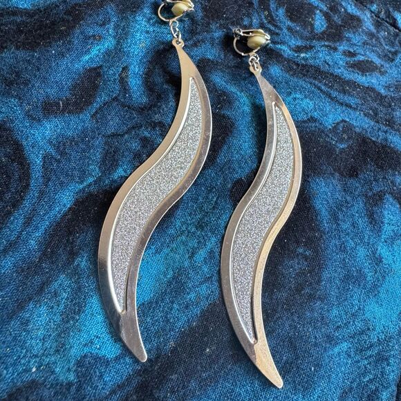 Jewelry - Silver Wave Glitter Clip-On Earrings